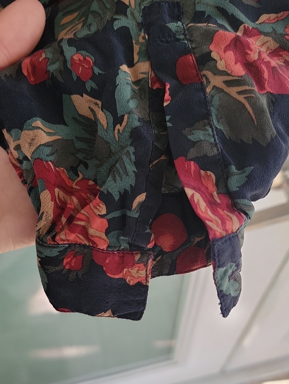 Vintage Liz Claiborne Silk Floral & Fruit Button-Up Shirt Sz 8 - Picture 6 of 8